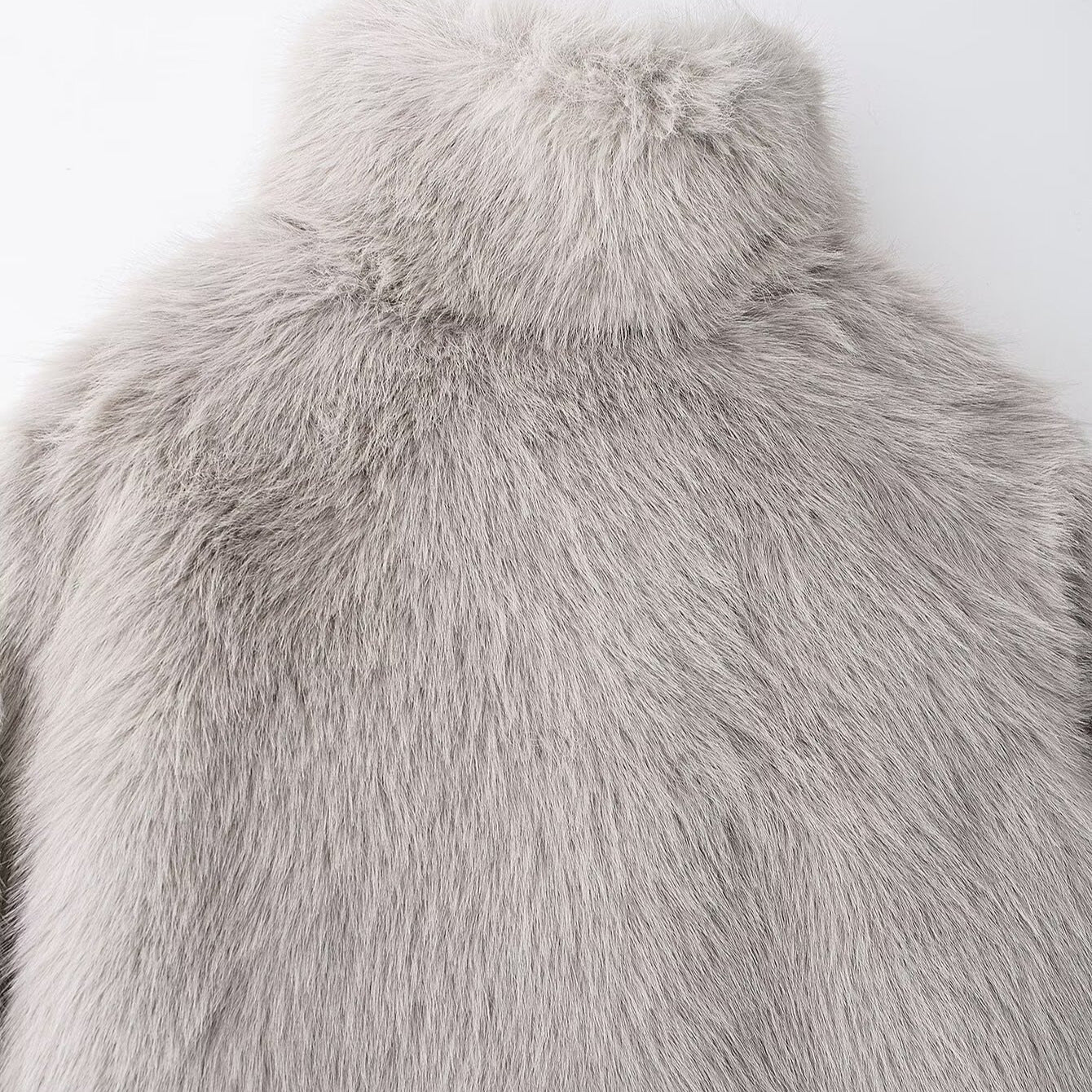 Cappotto corto in eco pelliccia